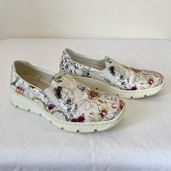 Shoes With Flowery Details size 6 - Picture 14 of 14